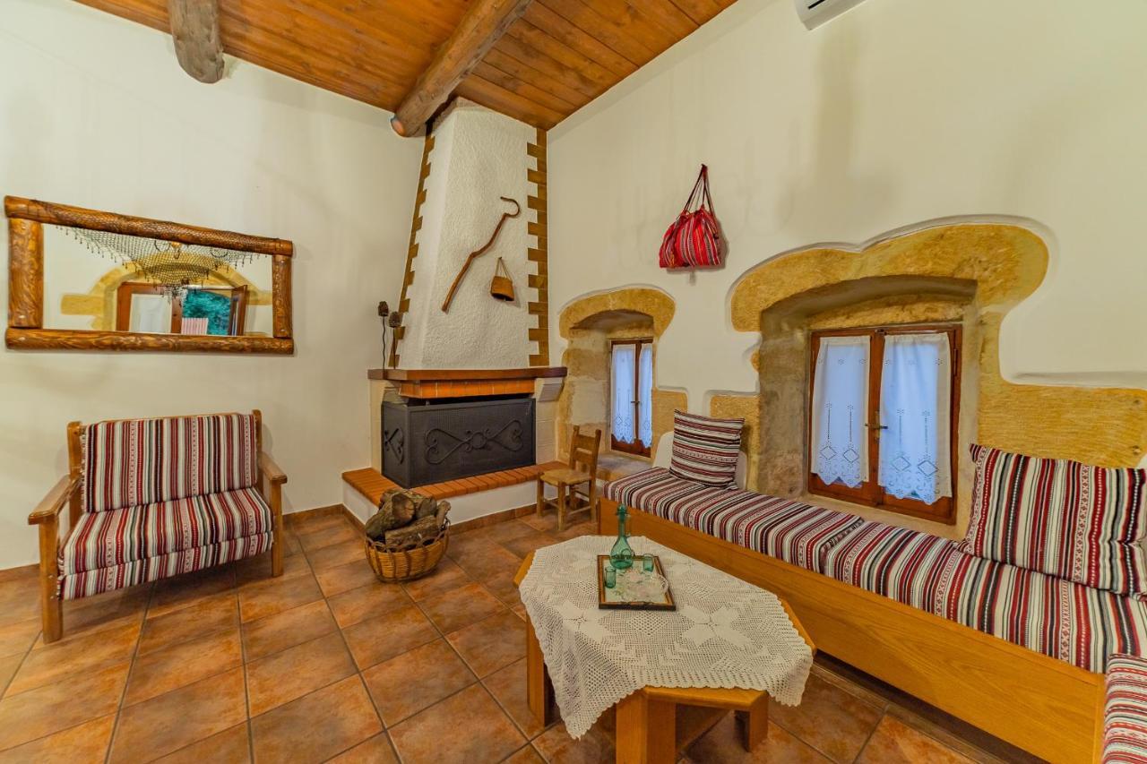 Villa Areti - Traditional Cozy Villa Embrosneros Екстериор снимка